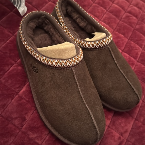 🔹 Ugg Tasman II Slippers Dark Brown Youth
 Size 6 Women’s Size 7 New in Box - Picture 2 of 6